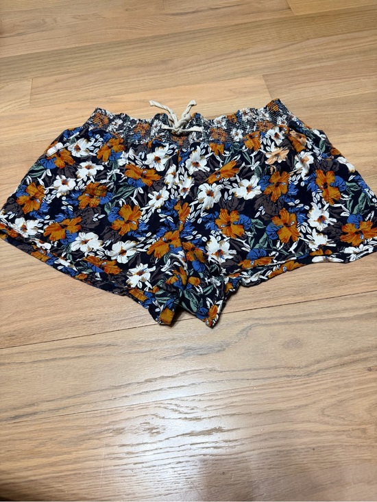 like an angel Pants - 💕 3 for 25$ sale Like an Angel Floral Drawstring Shorts in Navy, Mustard & White